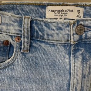 Abercrombie & Fitch Ultra High Rise 90s Straight women’s jeans light wash 27/4